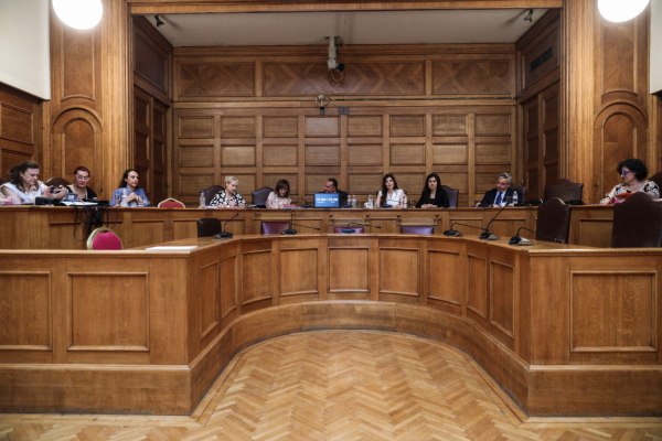 Προανακριτική για Τέμπη: Κλήση Καραμανλή με fast track διαδικασίες και φωνές από την αντιπολίτευση που ζητά μάρτυρες