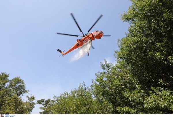 Μεγάλη φωτιά τώρα στη Μυτιλήνη: Σηκώθηκαν 10 εναέρια μέσα – Ήχησε το 112