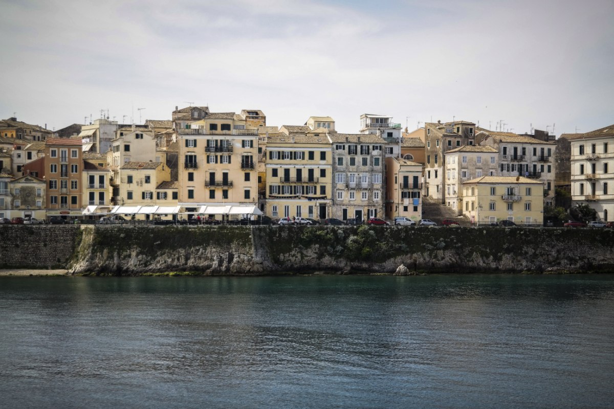 Κέρκυρα: Χωρίς νερό από τα ξημερώματα η πόλη λόγω φωτιάς στο αντλιοστάσιο