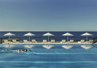 Ρόδος: «Επιτρέπεται ολόκληρο μαγαζί να μην έχει ναυαγοσώστη;» – Ξεσπά ο παππούς της τρίχρονης που πνίγηκε