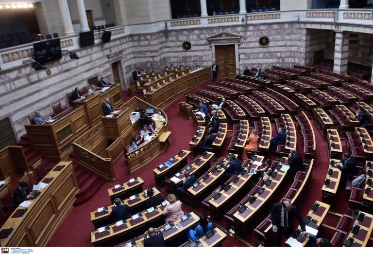 Προς κοινή αποδοχή το «151» ως απόλυτη πλειοψηφία στη Βουλή – Οι αλλαγές που φέρνει η έκπτωση των Σπαρτιατών