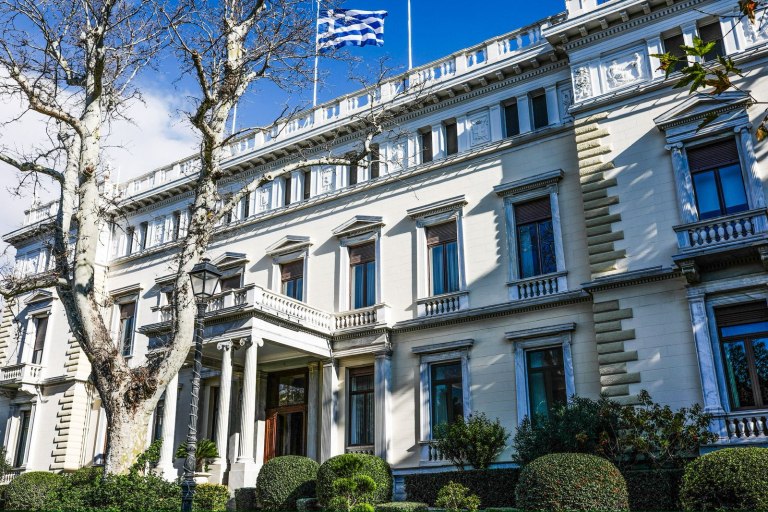 Με τους πρέσβεις σε Τελ Αβίβ και Τεχεράνη επικοινώνησε ο Τασούλας – Ενημερώθηκε για τις εξελίξεις