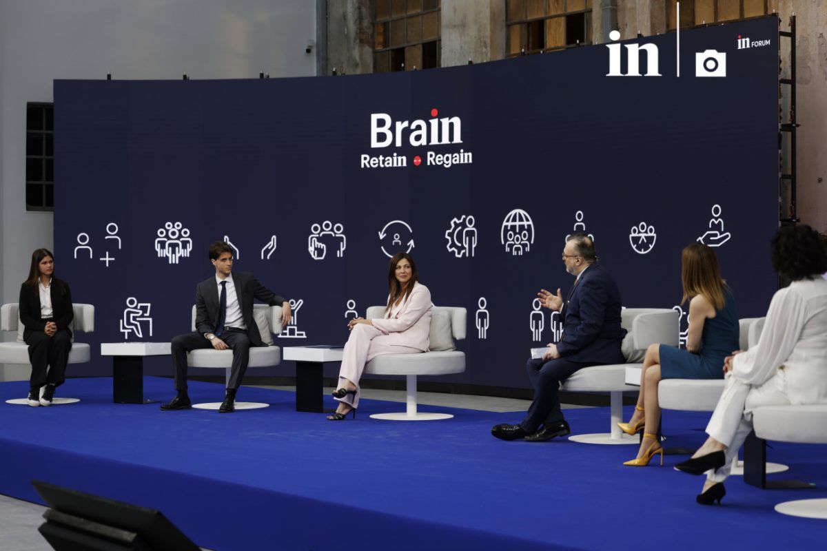 inForum – Ζαχαράκη: Υποχρέωσή μας να συνεχίσουμε το χτίσιμο ενός περιβάλλοντος για την επιστροφή των Ελλήνων