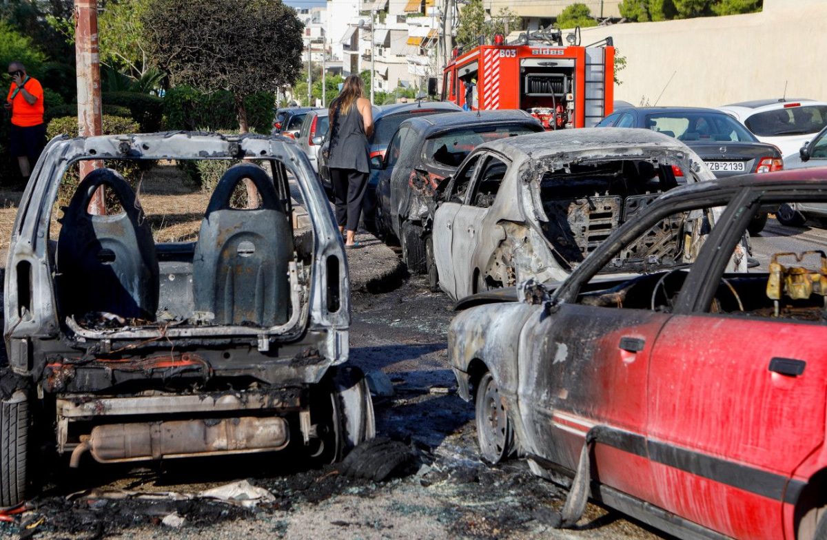 Φωτιά στη Νέα Σμύρνη: Πέντε οχήματα καταστράφηκαν – Τι εξετάζουν οι Αρχές