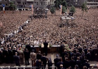 Η ιστορική επίσκεψη του Τζον Κένεντι στο ψυχροπολεμικό Βερολίνο του ΄63