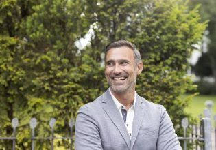 Γιώργος Καπουτζίδης για το reunion του «Παρά 5»: «Να μαζευτούμε, να θυμηθούμε, να γελάσουμε»