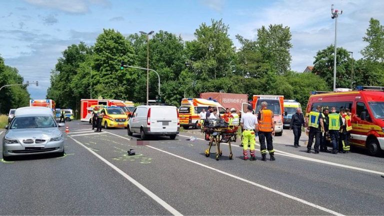 Κολωνία: Αυτοκίνητο έπεσε σε μαθητές δημοτικού – Τρία παιδιά τραυματίστηκαν