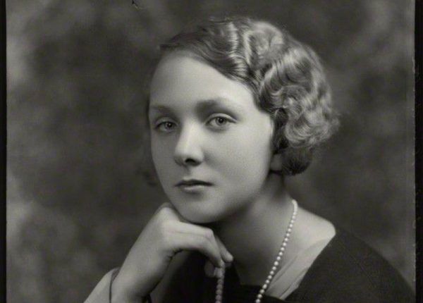 Το παλάτι, ο λάθος γάμος και η τζαζ: H Ίρις Μαουντμπάττεν ήταν πάντα το «μαύρο πρόβατο» της βασιλικής οικογένειας