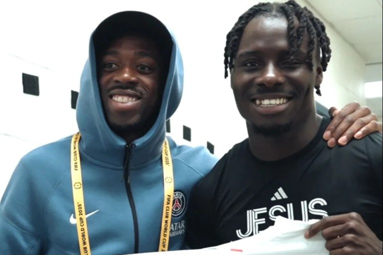 Παρί Σεν Ζερμέν: Η συγκινητική συνάντηση του Μινουνγκού, με το είδωλό του, Ουσμάν Ντεμπελέ (vid)