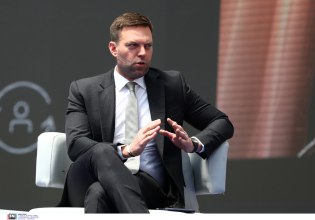 Επίθεση Κασσελάκη στον πρωθυπουργό για τα εξοπλιστικά: «Τα αγγλικά και η γραβάτα δεν φτάνουν»