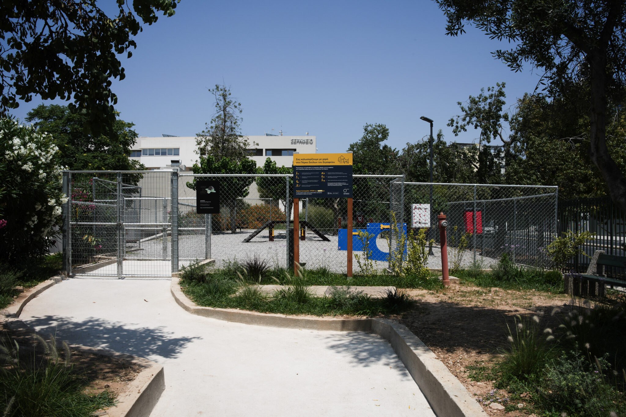 Άνοιξε τις πόρτες του το νέο πάρκο σκύλων στο Σεράφειο του Δήμου Αθηναίων