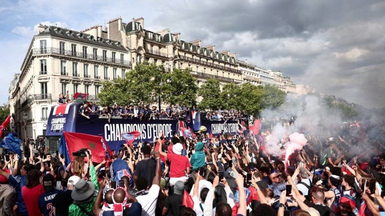 Παρί Σεν Ζερμέν: Γιόρτασε το Παρίσι στην υποδοχή των πρωταθλητών Ευρώπης (vids)