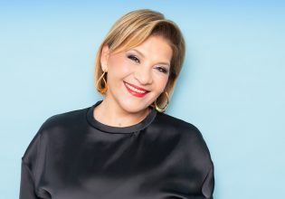 Γιώτα Νέγκα: «Καλοκαίρι Αλλιώς» στην Ταράτσα του Λαμπέτη