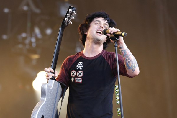 Ο Billie Joe Armstrong των Green Day διακόπτει συναυλία εξαιτίας ασεβή θαυμαστή