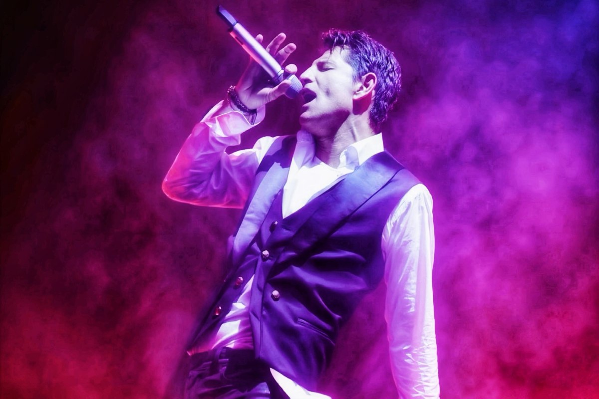 Ο Σάκης Ρουβάς για ένα μοναδικό live στο θέατρο Άλσος