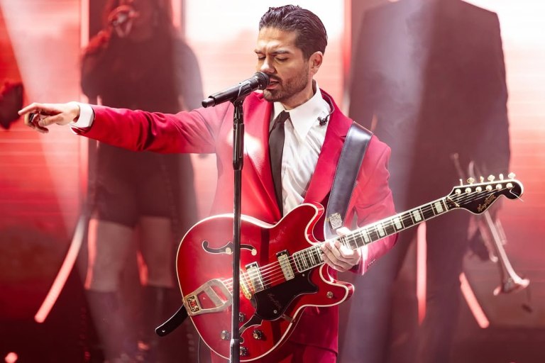 Το αντιπολέμικο μήνυμα του Χρήστου Μάστορα από τη σκηνή των MAD VMA