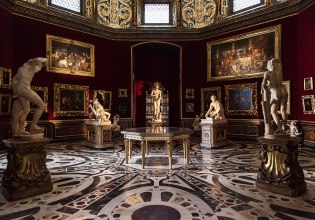 Το δις εξαμαρτείν ουκ ανδρός σοφού: Τέλος οι selfies στην Πινακοθήκη Ουφίτσι μετά το τελευταίο ατύχημα