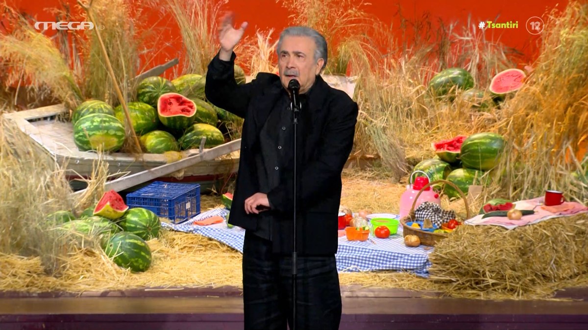 Σε… τρελά κέφια ο Λάκης Λαζόπουλος στην έναρξη του τελευταίου φετινού «Τσαντιριού»
