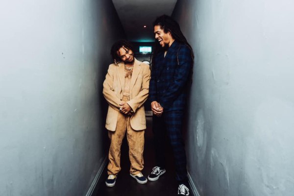 Bob Vylan: Ποιοι είναι οι punk-rap «προβοκάτορες» που έφεραν τη Γάζα στο Glastonbury