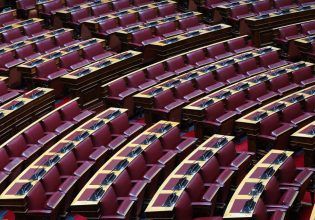 Τέμπη: Ισχυροί κραδασμοί από την πρόταση Καρυστιανού για προανακριτική – Τσουνάμι αντιδράσεων