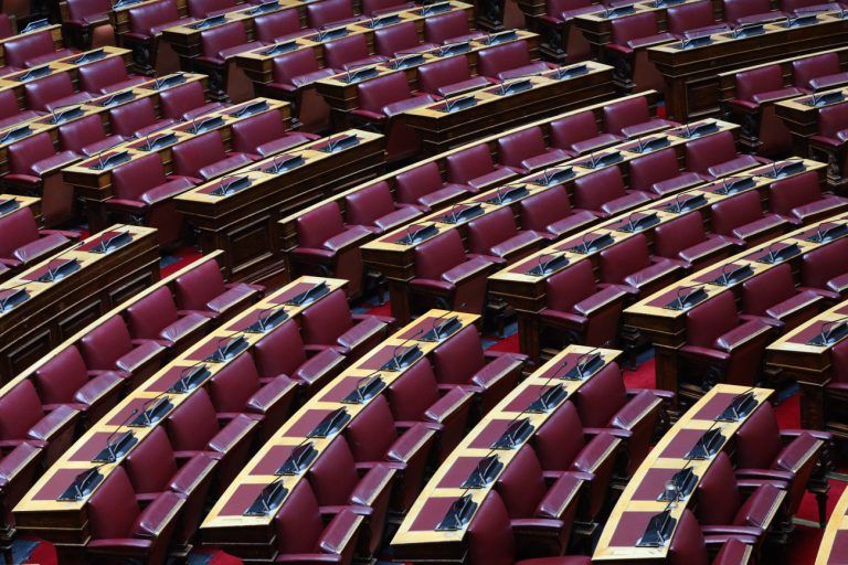 Τέμπη: Ισχυροί κραδασμοί από την πρόταση Καρυστιανού για προανακριτική – Τσουνάμι αντιδράσεων