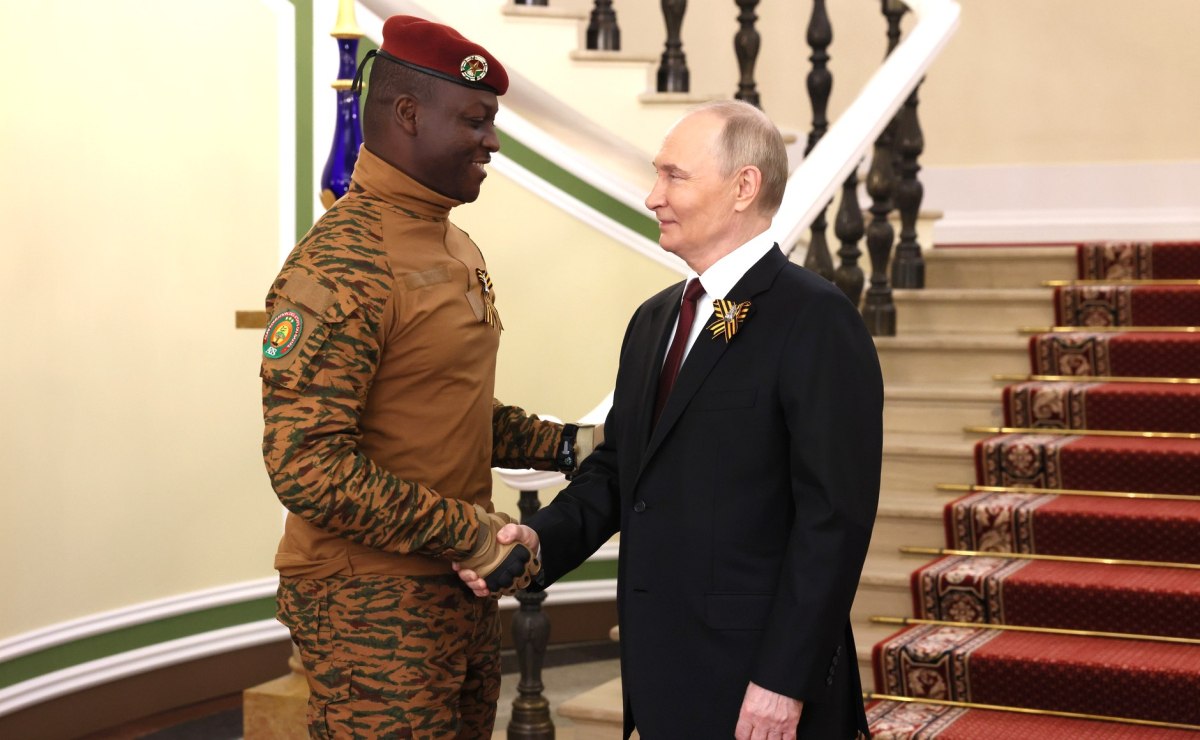 Ιμπραΐμ Τραορέ: «Ποιος είναι ο Αφρικανός δικτάτορας που τον λατρεύει ο λαός του»