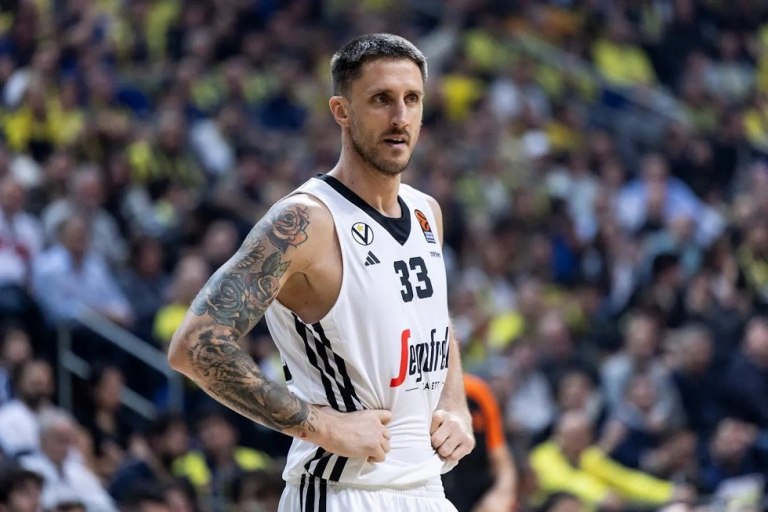 Οι αναρτήσεις Ολυμπιακού και Παναθηναϊκού για τα «περαστικά» στον Πολονάρα (pics)