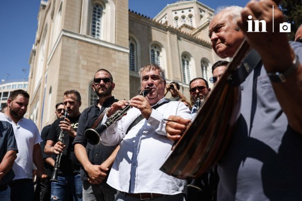 Με δάκρυα και κλαρίνα είπαν «αντίο» στον Πετρολούκα Χαλκιά