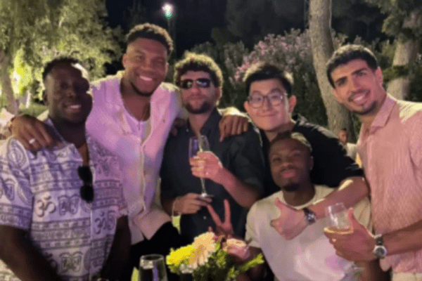 Τα αδέρφια Αντετοκούνμπο βρέθηκαν στην Ελλάδα παρέα με τον επενδυτή του Άρη (pic)