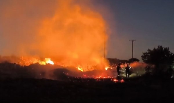 Λέσβος: Φωτιά στις Καμάρες – Διακοπή ρεύματος στην περιοχή