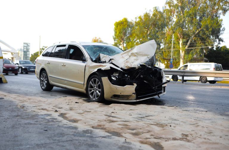 Τροχαίο στην Ποσειδώνος: «Θυμάμαι ένα μπαμ, έχω κενό μνήμης μετά τη σύγκρουση» – Τι ισχυρίζεται ο οδηγός του ταξί