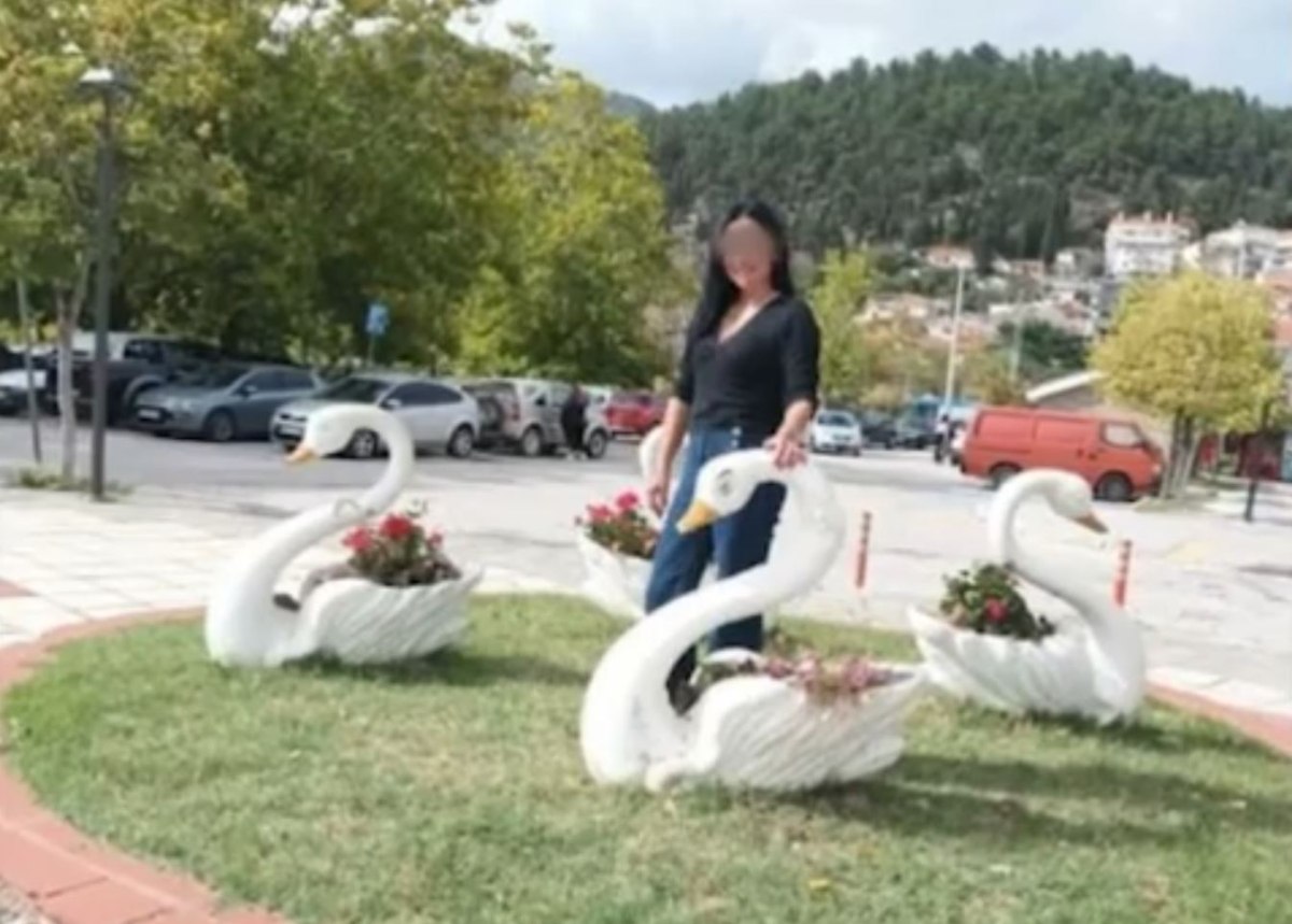 Αμφιλοχία: Βουβός πόνος στην κηδεία της 51χρονης που δολοφονήθηκε από τον κουμπάρο της