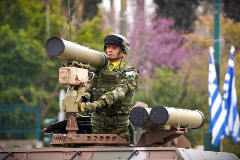 CNBC για Ελλάδα: «Ηλιόλουστη και οπλισμένη» – Γιατί έχει τις μεγαλύτερες αμυντικές δαπάνες στο NATO