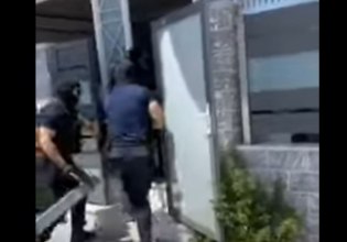 Δύο συλλήψεις για διακίνηση ναρκωτικών στις Αχαρνές – Έβαζαν παιδιά τσιλιαδόρους έξω από τα σπίτια τους