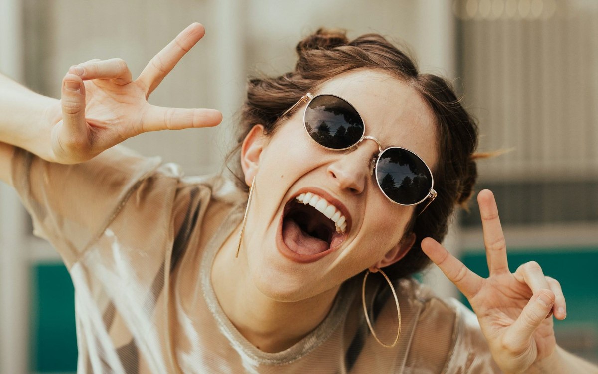 Έρευνα: Δες το ποτήρι μισογεμάτο, κάνει καλό στην τσέπη σου