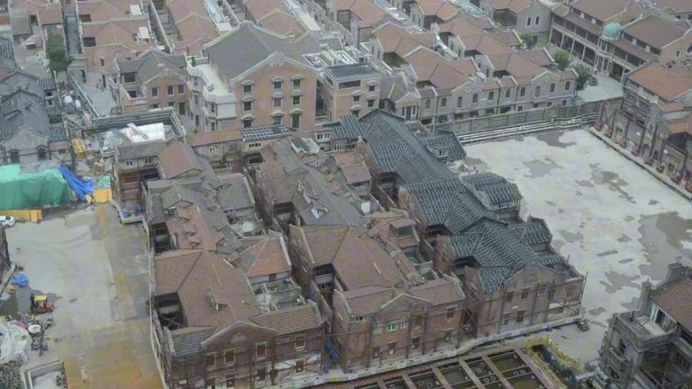 Σαγκάη: 432 ρομπότ μετακινούν κτίριο χιλιάδων τόνων για υπόγειο έργο