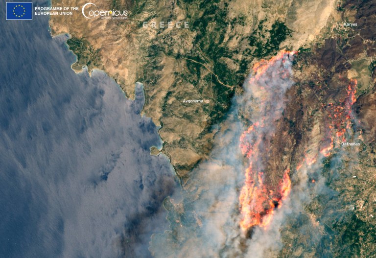 Τρίτη ημέρα αγωνίας: «Αυτή τη στιγμή η Χίος είναι κατάμαυρη» – Πύρινες γλώσσες κατακαίνε το νησί