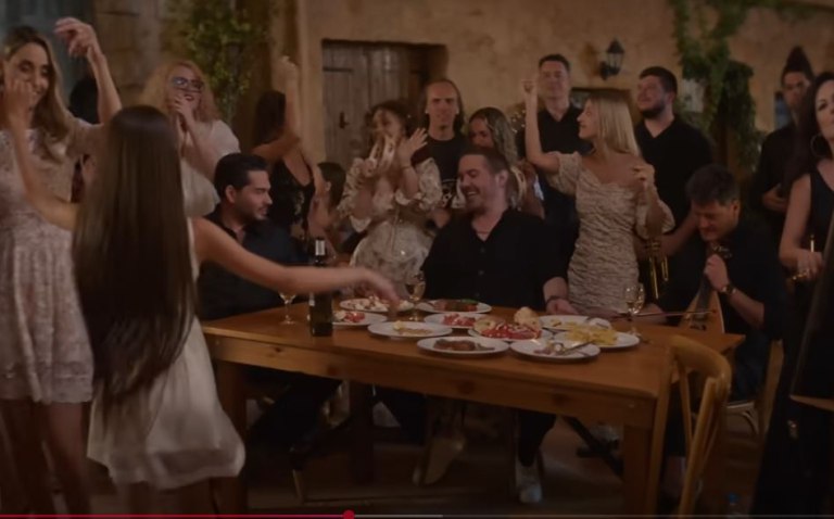 Μιχάλης Χατζηγιάννης και Χρήστος Μάστορας ενώνουν τις φωνές τους και μας λένε Χόρεψε»