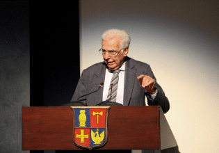 Νικηφόρος Διαμαντούρος: Γνώση σημαίνει να μπεις στα βαθιά νερά να κολυμπήσεις