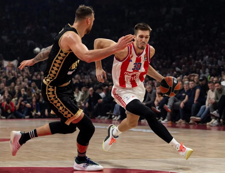 Αποκάλυψη από τη Σερβία: «Μένει στον Ερυθρό Αστέρα ο Πετρούσεφ»