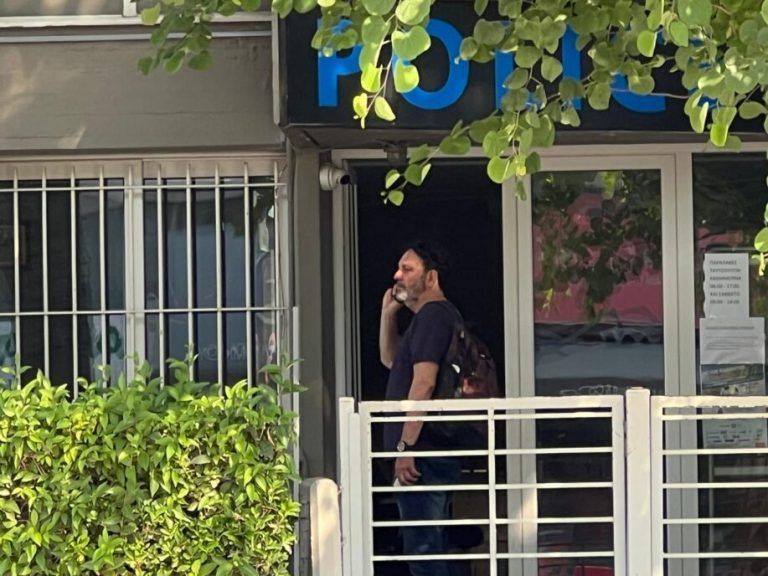 Συνελήφθη ο Στάθης Αγγελόπουλος για το επεισόδιο με την πρώην σύζυγό του – Τι υποστηρίζει φιλικό του πρόσωπο