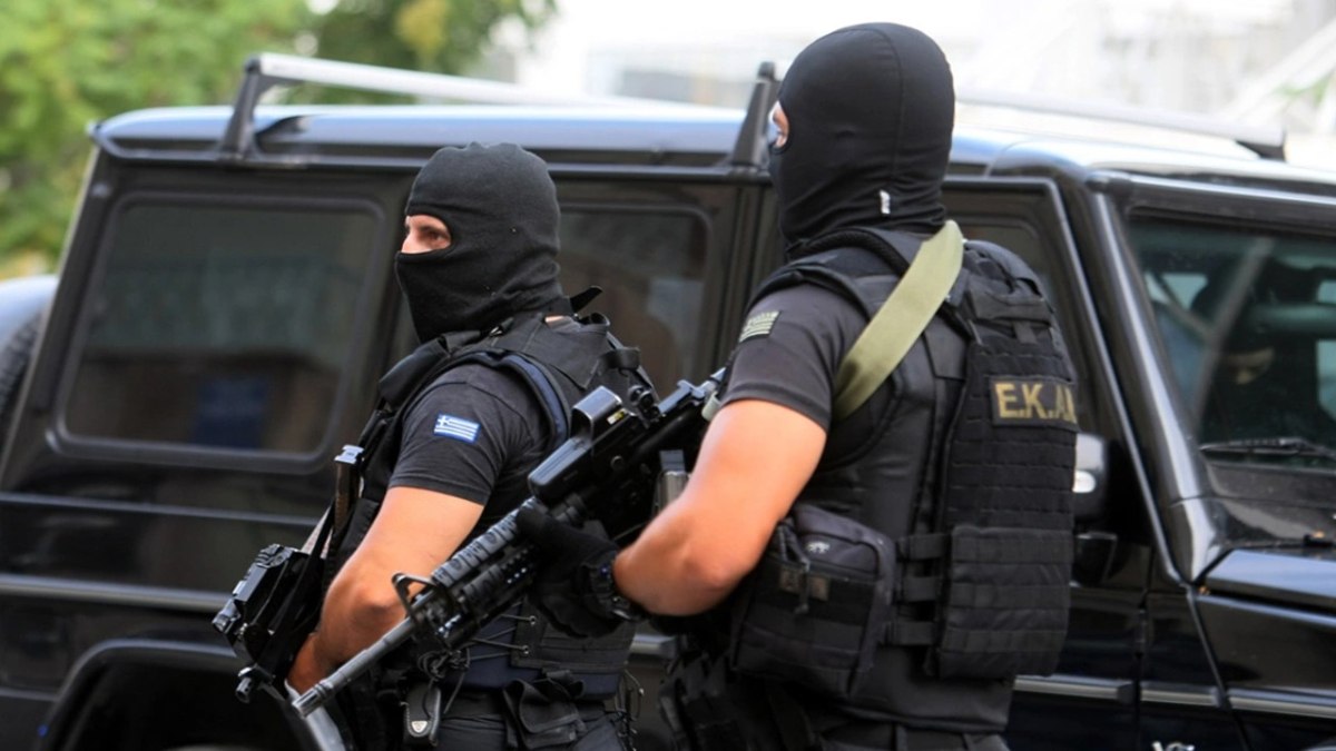 Οι αποχωρήσεις αστυνομικών από τη φρουρά του πρώην κυβερνητικού στελέχους και η επιλογή του διοικητή της ΕΚΑΜ