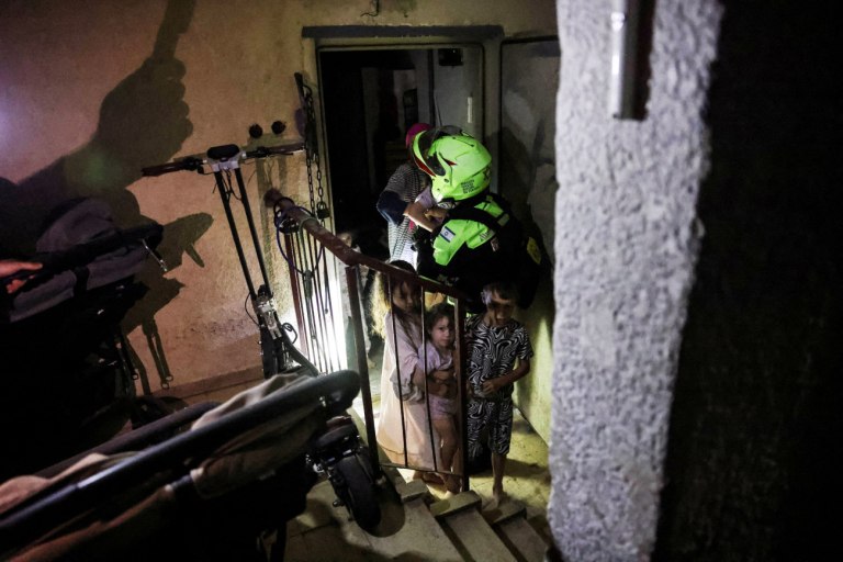 Τη φωτιά από τη Μέση Ανατολή ποιος θα την σβήσει;