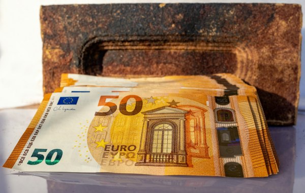 ΓΠΚΒ: Παραμένει σε υψηλά επίπεδα η παραοικονομία – Ξεπερνά τα 40 δισεκατομμύρια ευρώ