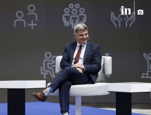 inForum – Φαραντούρης: Να φτιάξουμε μία κοινωνία που να βασίζεται στην αξιοκρατία και όχι στον νεποτισμό