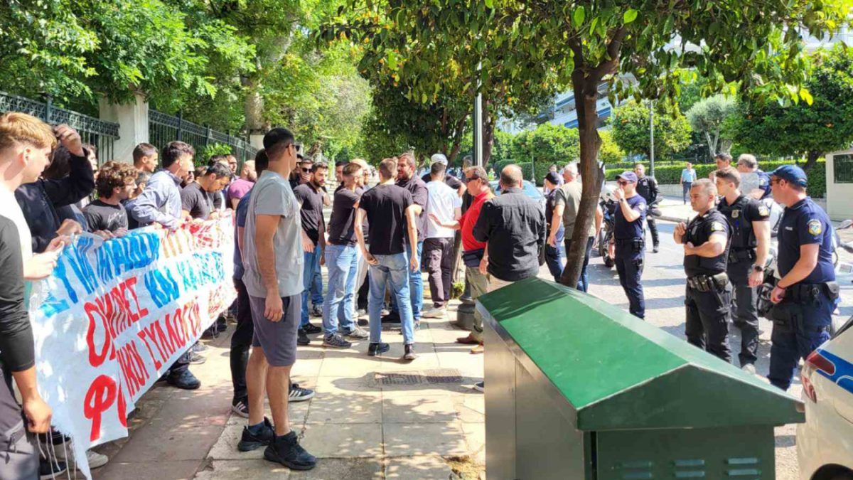 Φοιτητές: Κινητοποίηση στο Μαξίμου όπου ο Μητσοτάκης συναντά τους πρυτάνεις