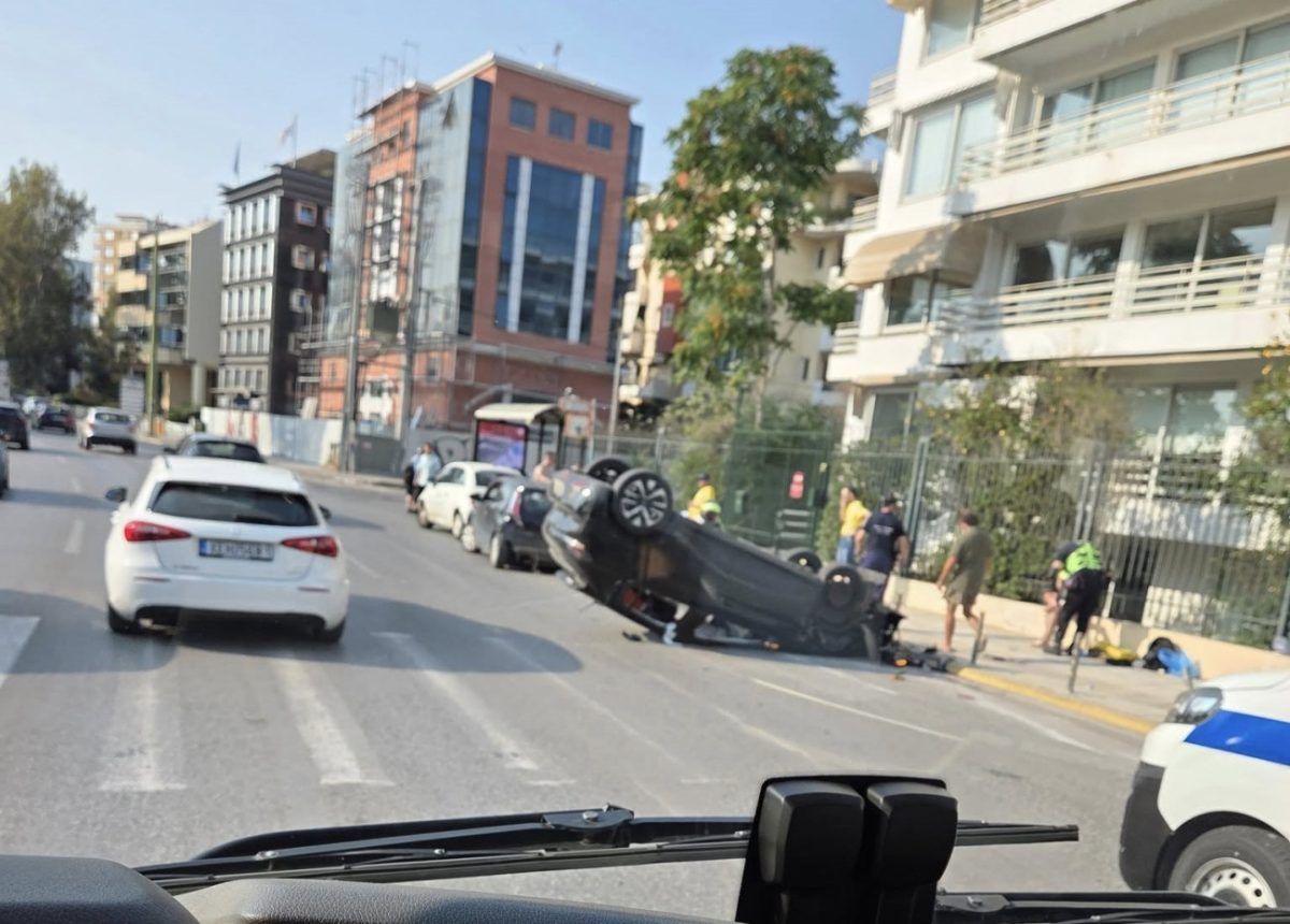 Τροχαίο με καραμπόλα 3 οχημάτων στη λεωφόρο Ποσειδώνος – Καθυστερήσεις στο ύψος της Γλυφάδας
