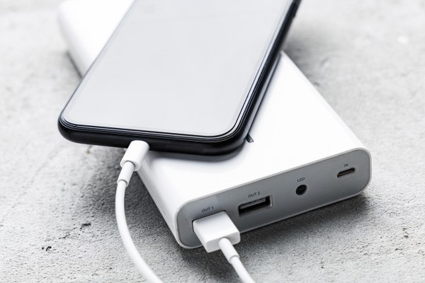 Power bank: O αφανής ήρωας των καλοκαιρινών διακοπών
