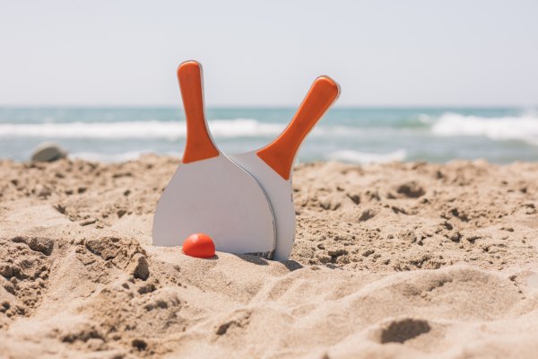 Δίπλα στο κύμα – Τα καλύτερα παιχνίδια παραλίας για μικρούς και μεγάλους