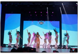 Η Αναστασία εντυπωσίασε ξανά στη σκηνή των MAD VMA – Η συνεργασία έκπληξη με Μαρίνα Σάττι και Γωγώ Τσαμπά